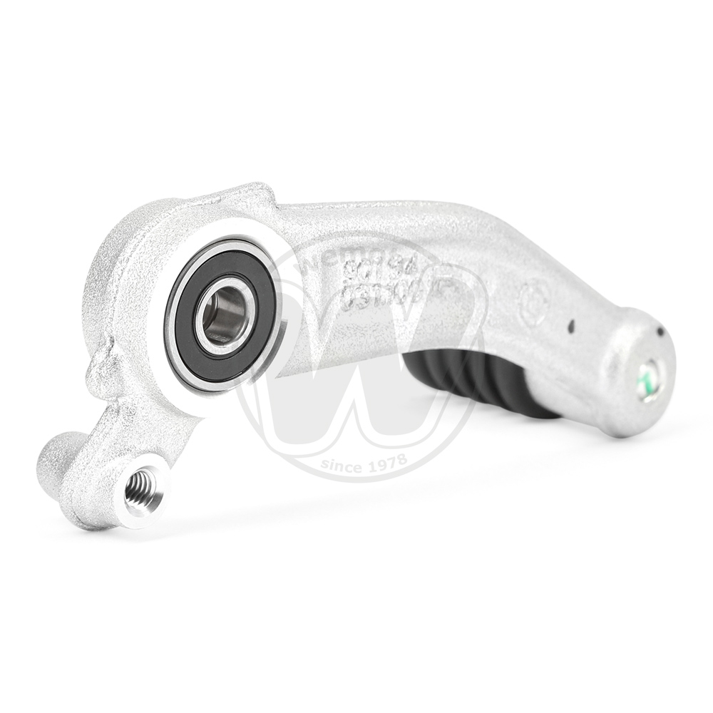 0TU3950_aa6741 three.jpg